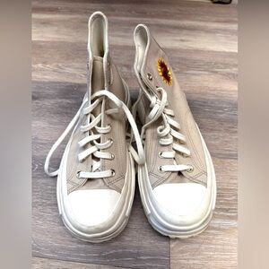 Converse High Top Lace up size 9.5M Closed Toe Solid Beige